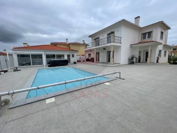 Moradia T4 para Venda em Cadaval e Pêro Moniz