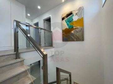 Moradia T4 para Venda em Cadaval e Pêro Moniz