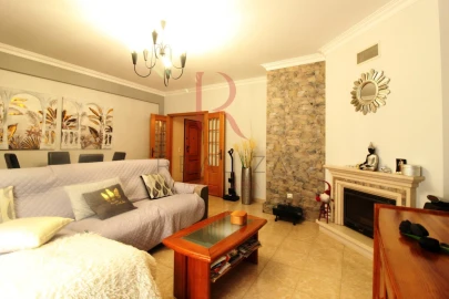 Apartamento T3 para Venda em Baixa da Banheira e Vale da Amoreira