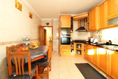 Apartamento T3 para Venda em Baixa da Banheira e Vale da Amoreira