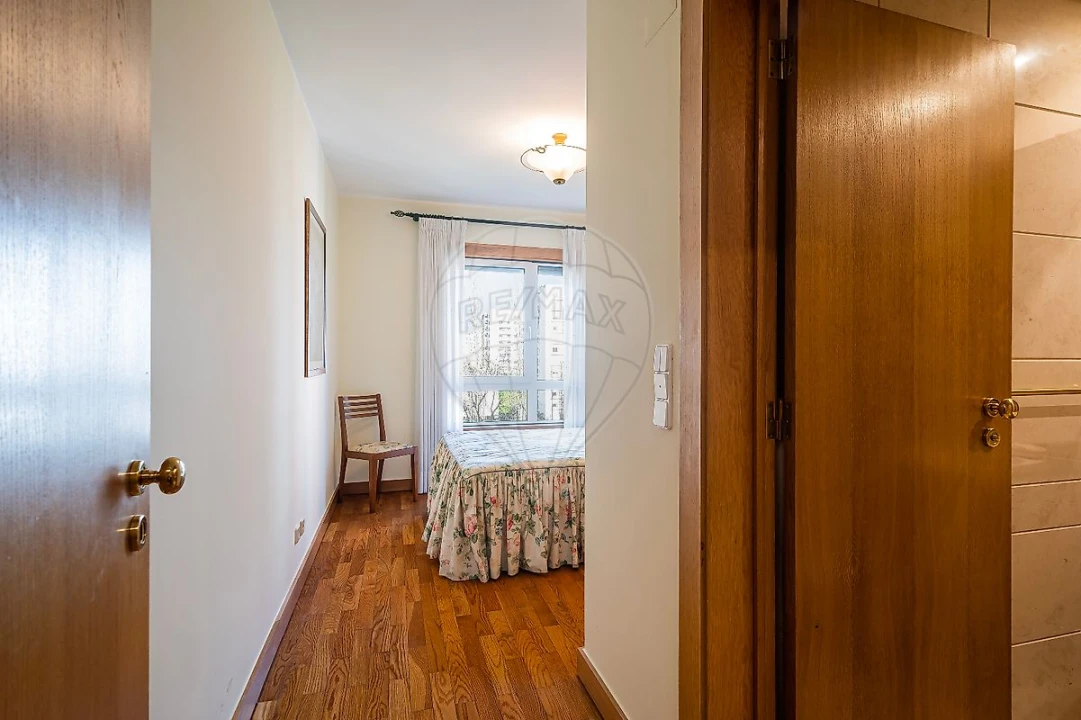 Apartamento T5 para Venda em Lumiar Foto 33