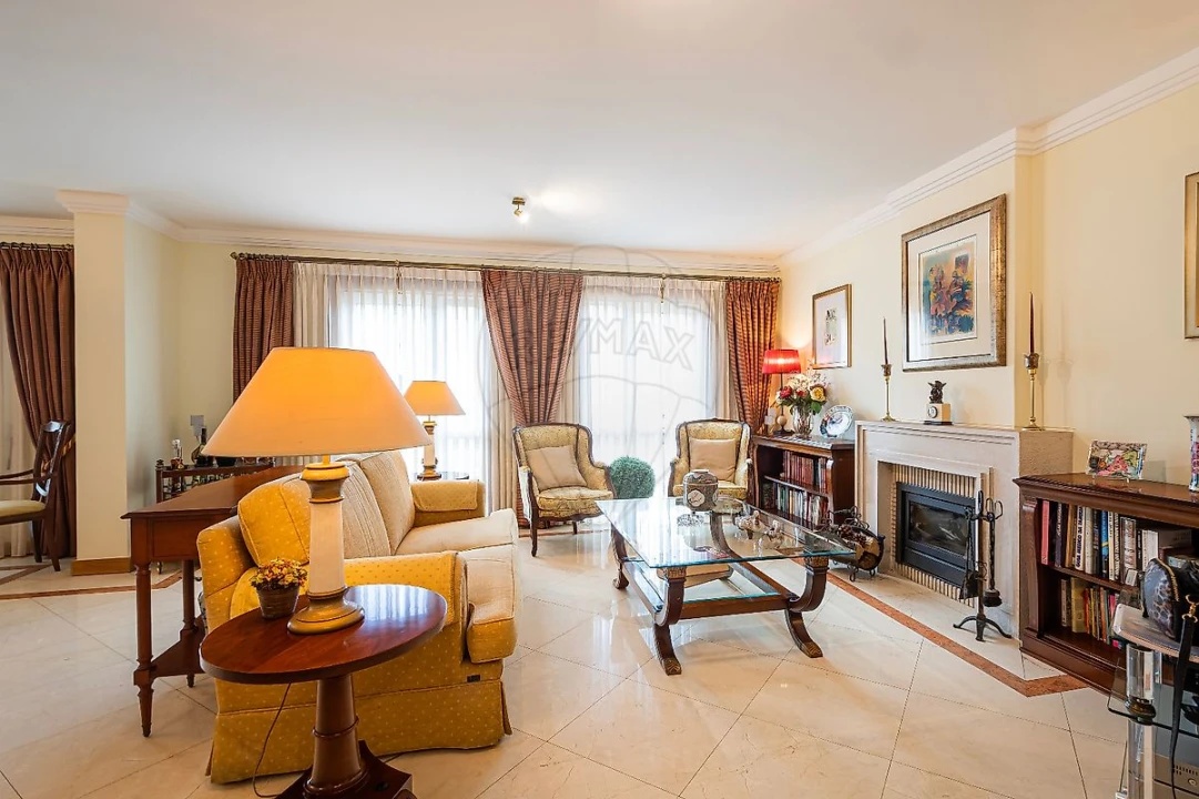 Apartamento T5 para Venda em Lumiar Foto 37