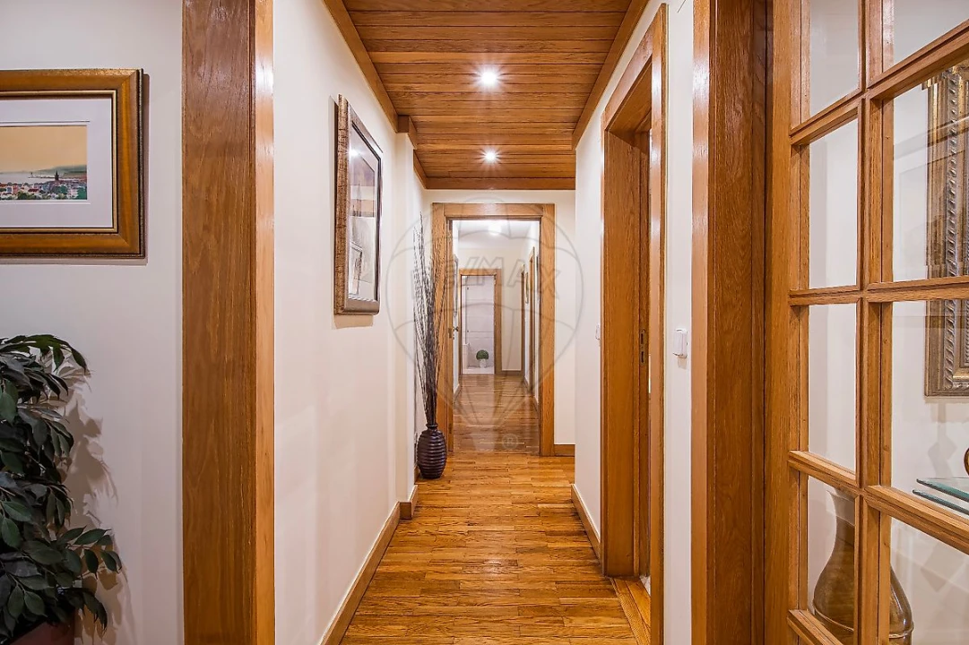 Apartamento T5 para Venda em Lumiar Foto 4