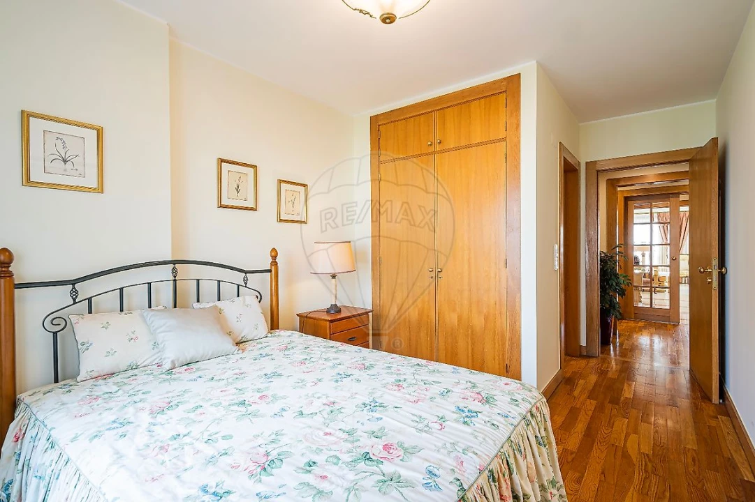 Apartamento T5 para Venda em Lumiar Foto 35