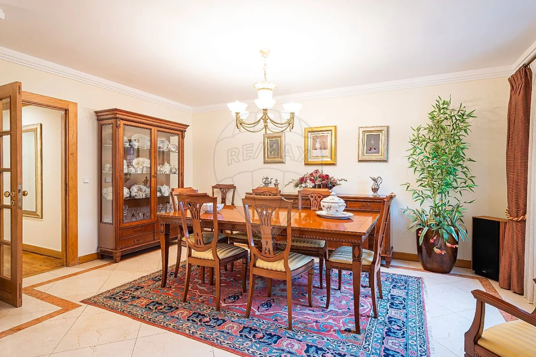 Apartamento T5 para Venda em Lumiar Foto 11