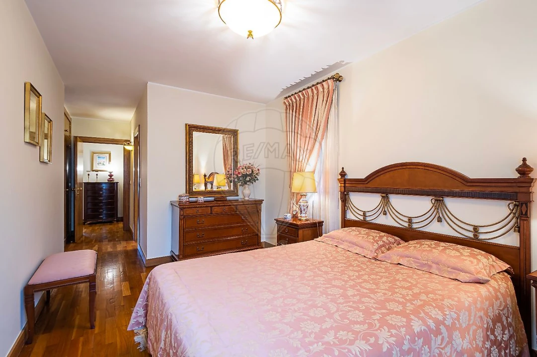 Apartamento T5 para Venda em Lumiar Foto 28