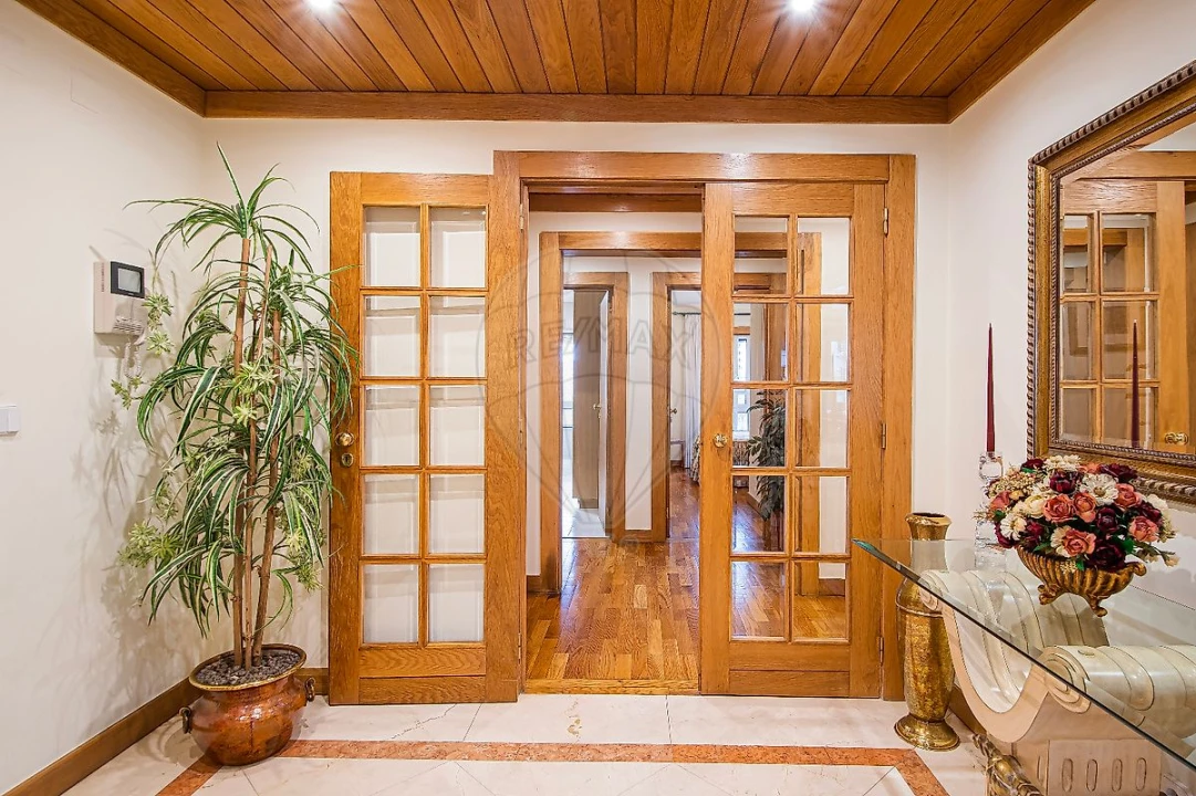 Apartamento T5 para Venda em Lumiar Foto 7