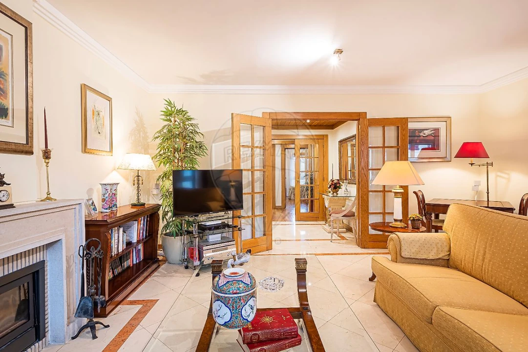 Apartamento T5 para Venda em Lumiar Foto 9