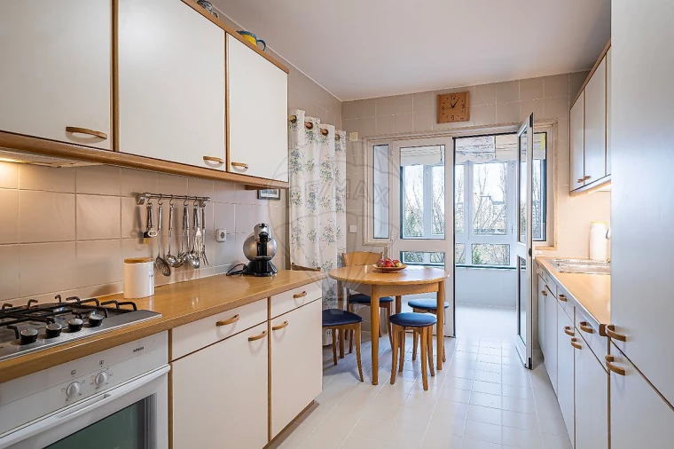 Apartamento T5 para Venda em Lumiar Foto 2