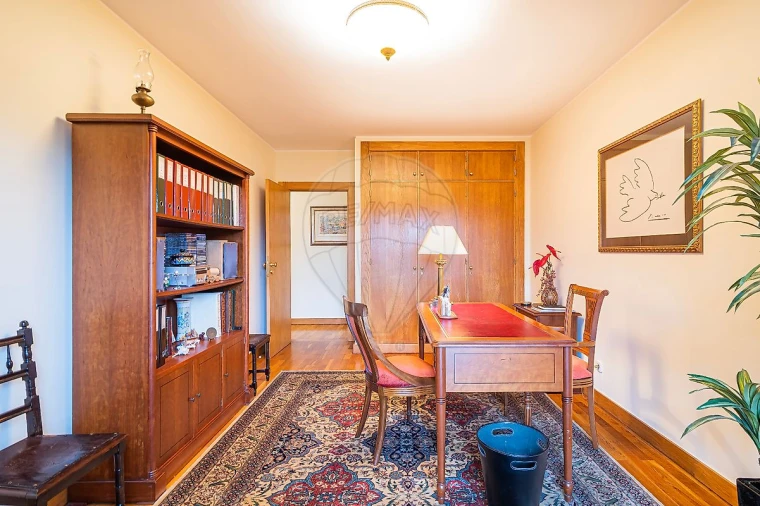 Apartamento T5 para Venda em Lumiar Foto 15