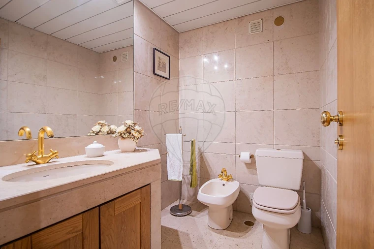 Apartamento T5 para Venda em Lumiar Foto 5