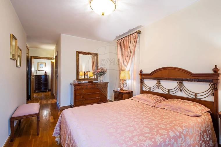 Apartamento T5 para Venda em Lumiar Foto 28