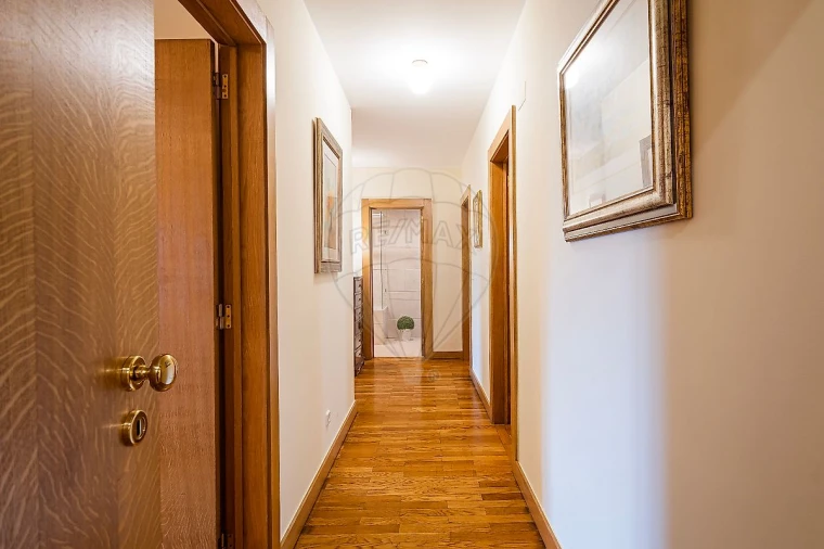 Apartamento T5 para Venda em Lumiar Foto 16