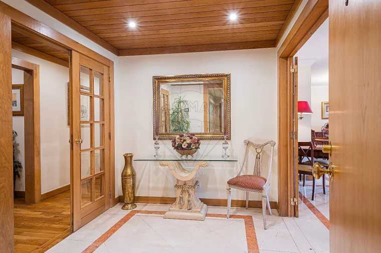 Apartamento T5 para Venda em Lumiar Foto 1