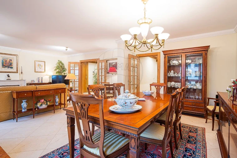 Apartamento T5 para Venda em Lumiar Foto 12