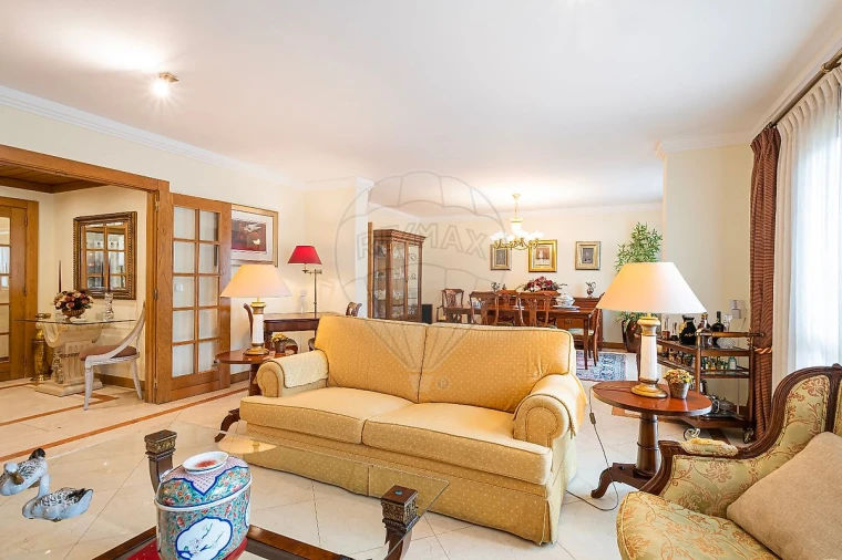 Apartamento T5 para Venda em Lumiar Foto 38