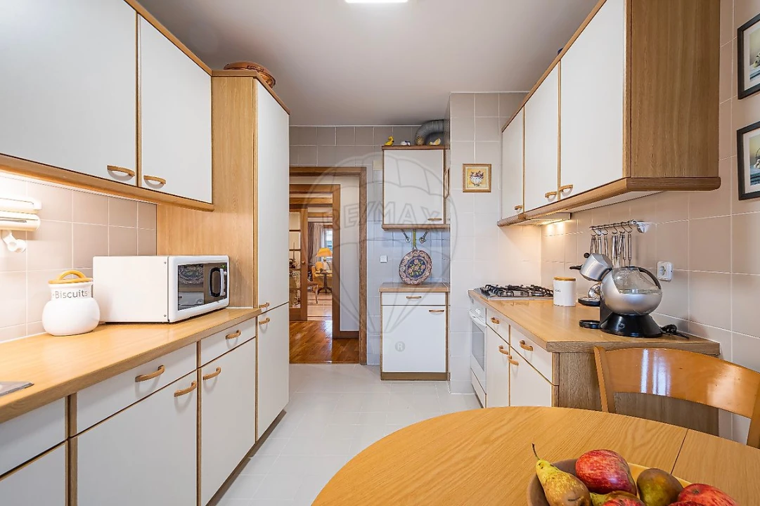 Apartamento T5 para Venda em Lumiar Foto 3