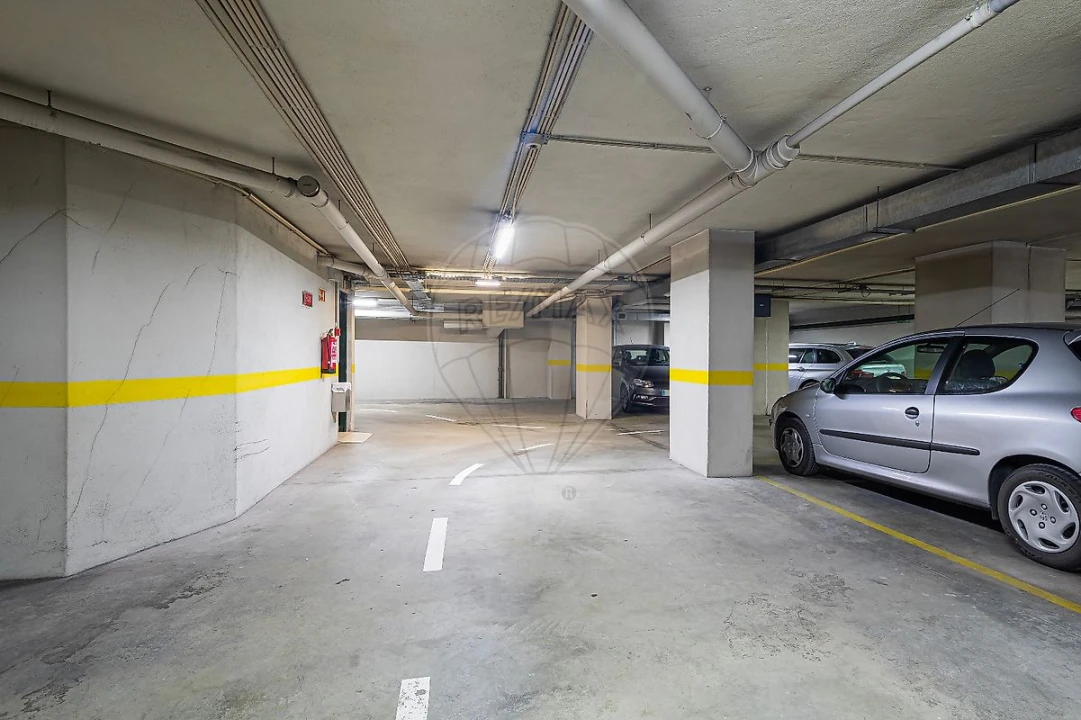 Apartamento T5 para Venda em Lumiar Foto 47