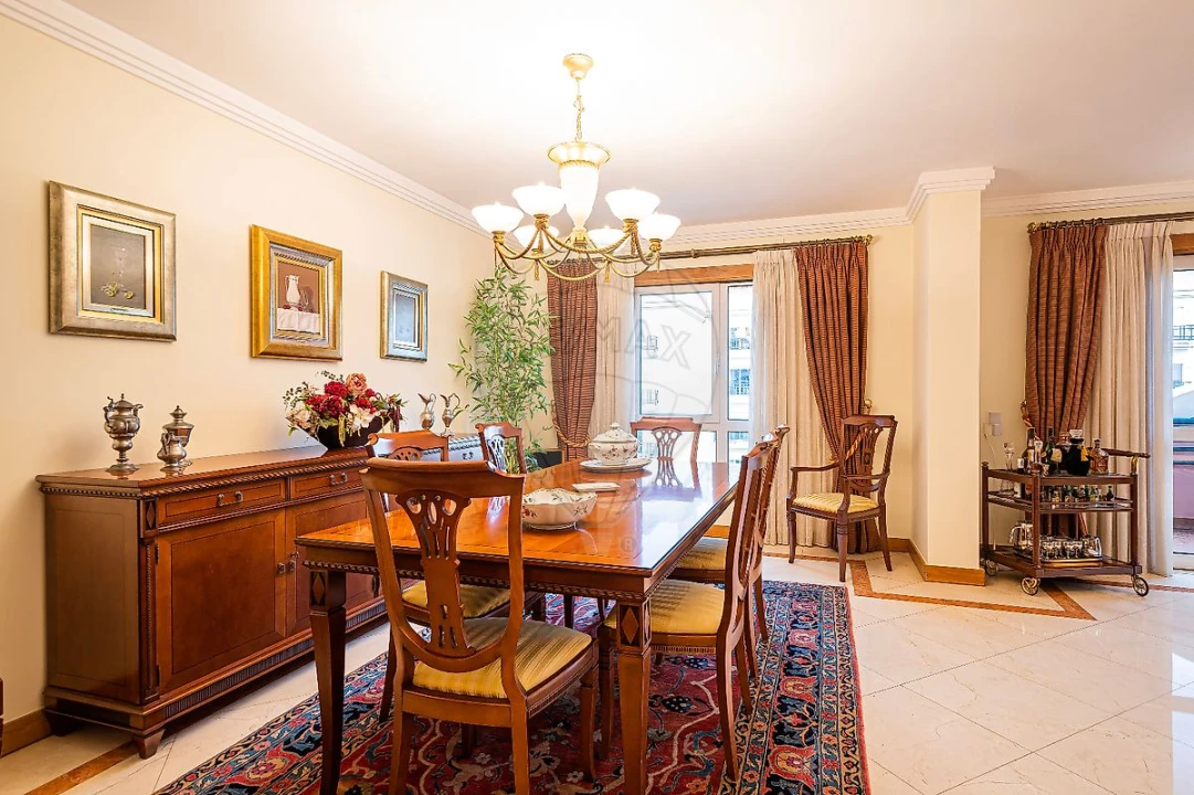 Apartamento T5 para Venda em Lumiar Foto 13