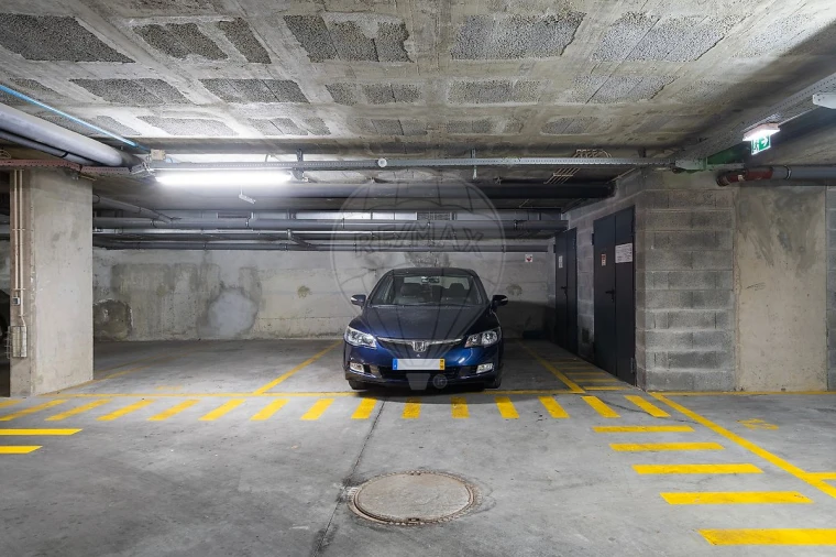 Garagem para Venda em Parque das Nações Foto 2