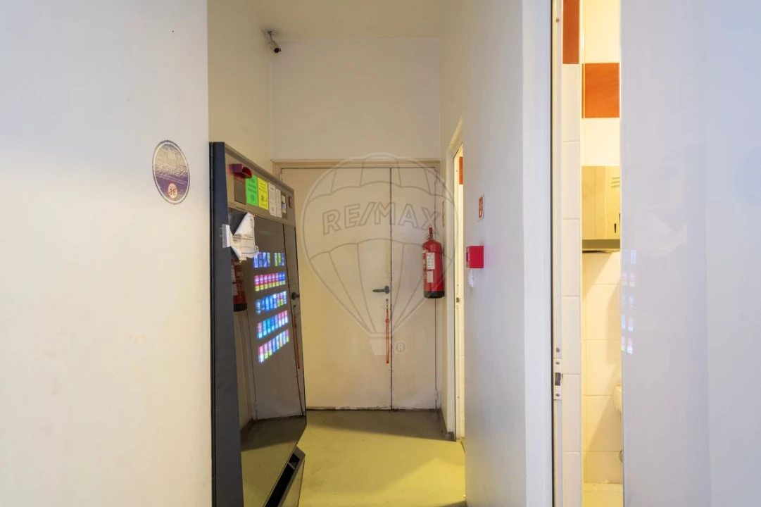 Loja para Venda em Parque das Nações Foto 15