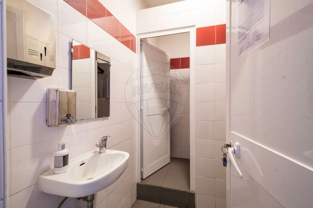 Loja para Venda em Parque das Nações Foto 17