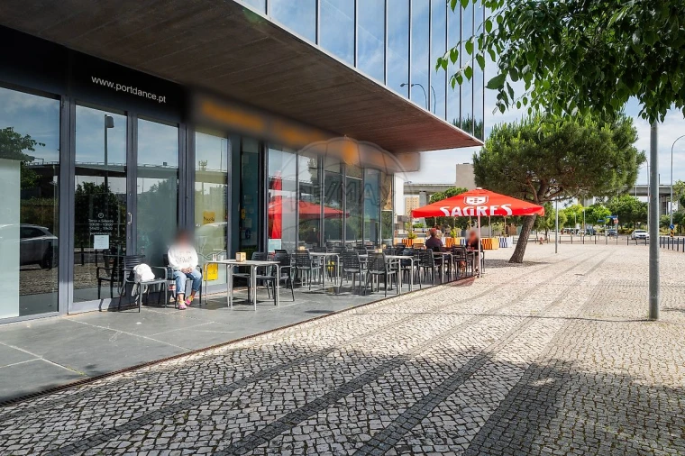 Loja para Venda em Parque das Nações Foto 2