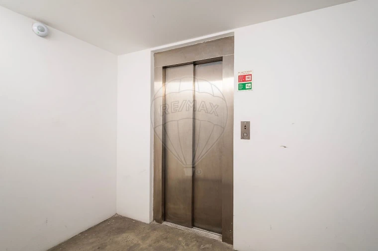 Loja para Venda em Parque das Nações Foto 23