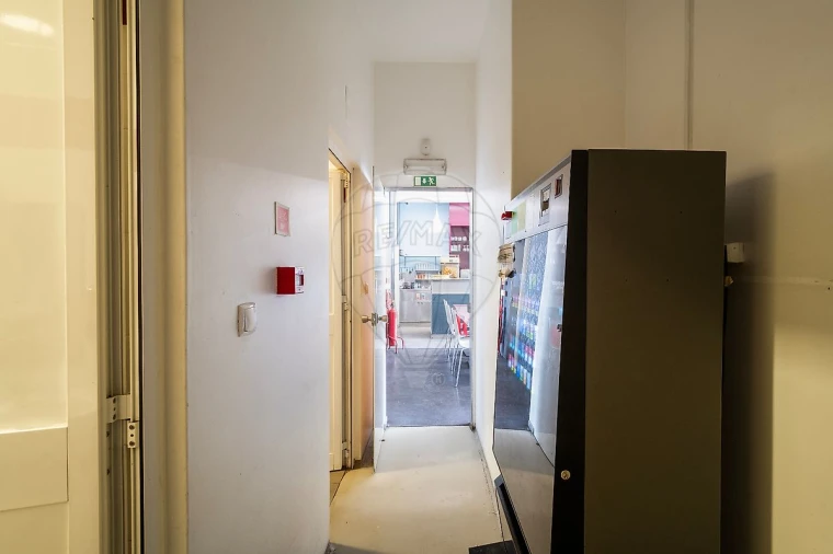 Loja para Venda em Parque das Nações Foto 14