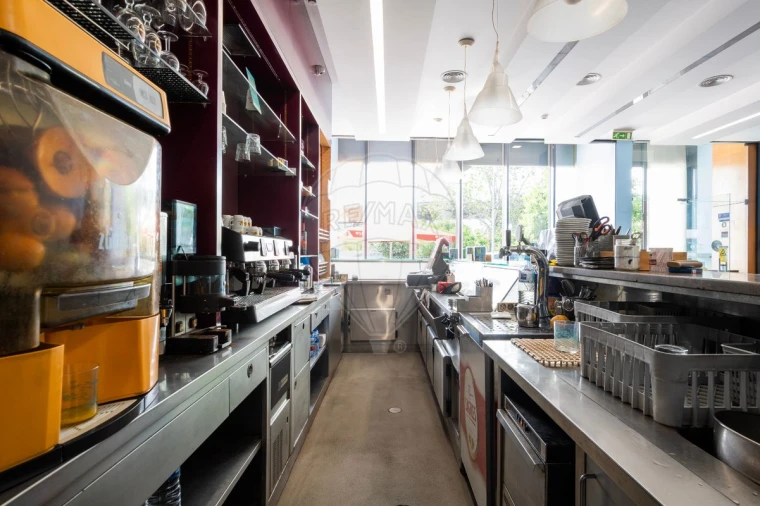 Loja para Venda em Parque das Nações Foto 13