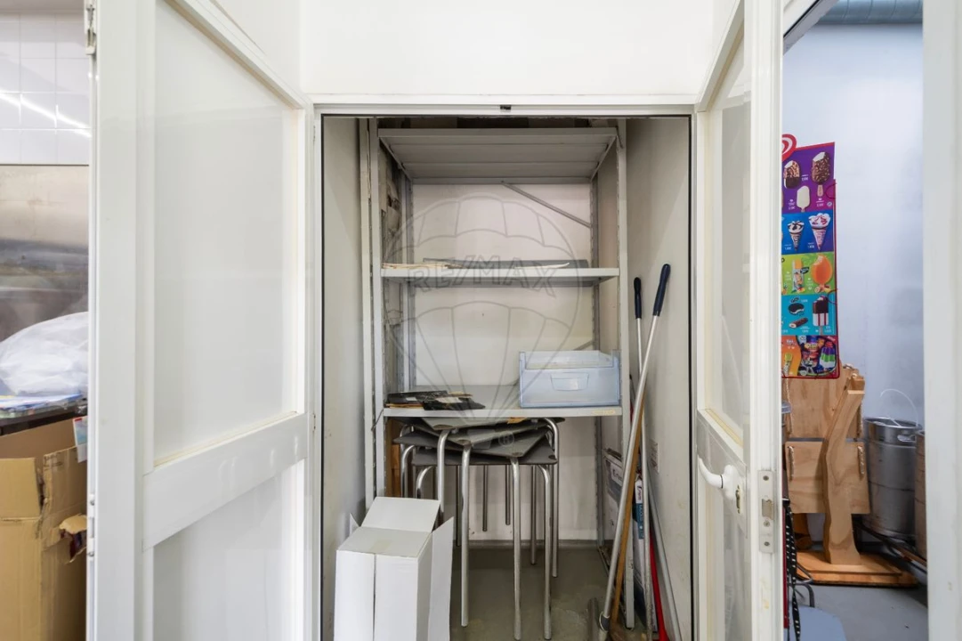 Loja para Venda em Parque das Nações Foto 21