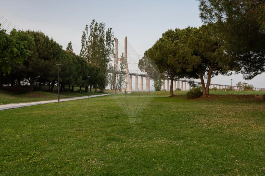 Loja para Venda em Parque das Nações Foto 13