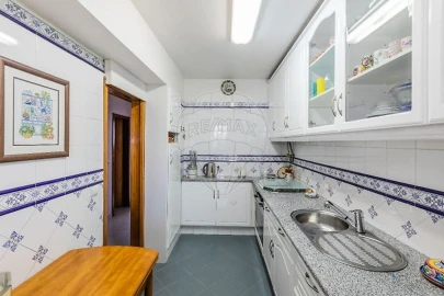 Apartamento T2 para Arrendamento em Carnide