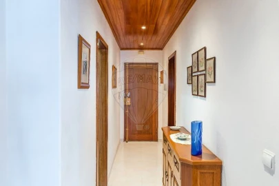 Apartamento T2 para Arrendamento em Carnide