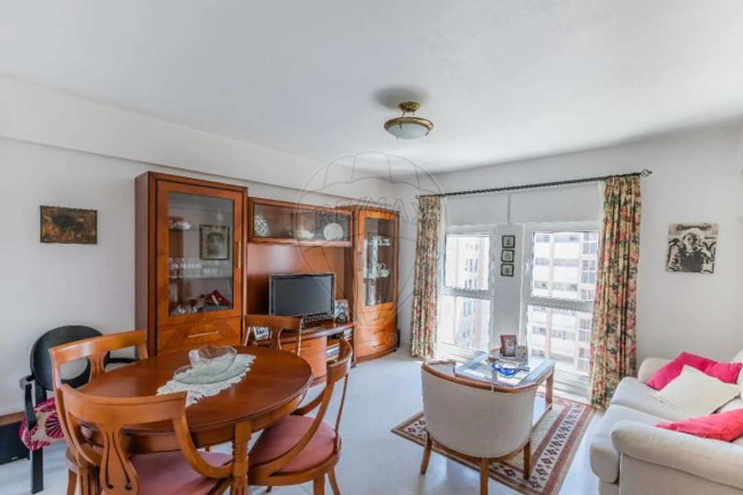 Apartamento T2 para Arrendamento em Carnide Foto 3