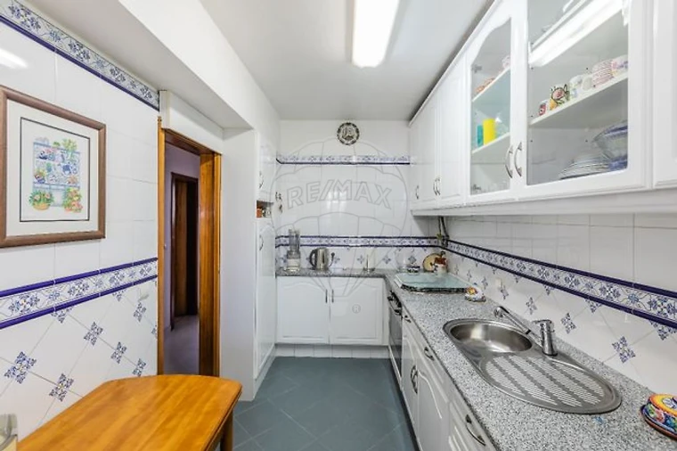 Apartamento T2 para Arrendamento em Carnide Foto 5