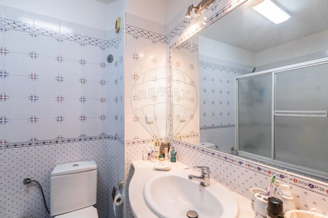 Apartamento T2 para Arrendamento em Carnide Foto 4