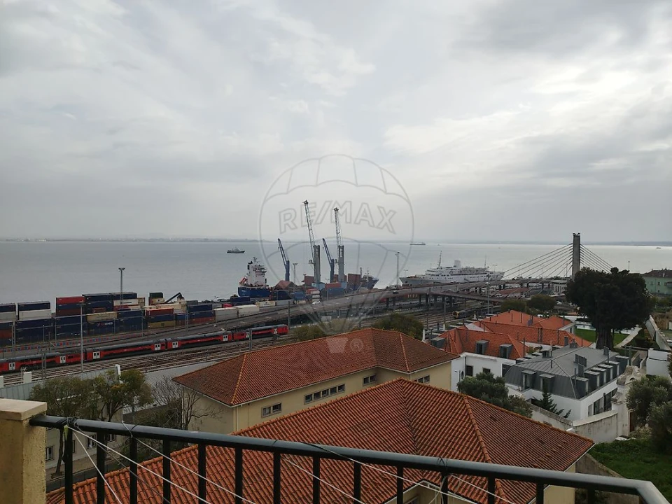 Apartamento T3 para Arrendamento em Penha de França Foto 9