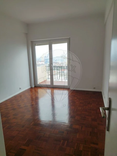 Apartamento T3 para Arrendamento em Penha de França