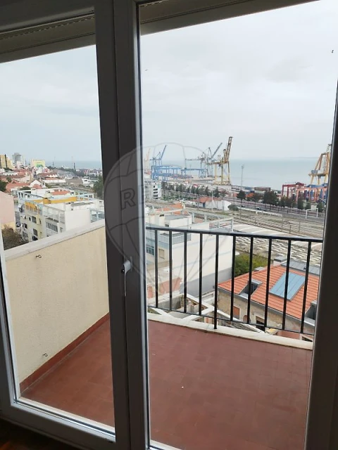 Apartamento T3 para Arrendamento em Penha de França