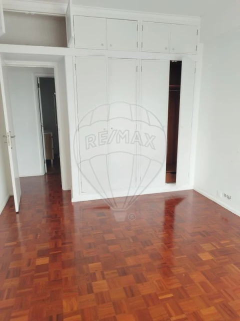 Apartamento T3 para Arrendamento em Penha de França