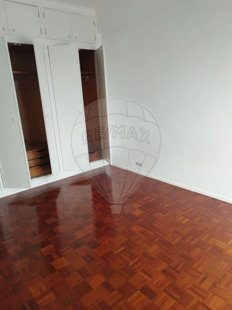 Apartamento T3 para Arrendamento em Penha de França