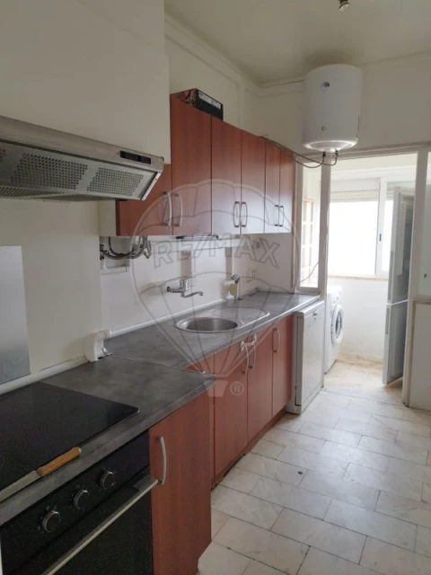 Apartamento T3 para Arrendamento em Penha de França