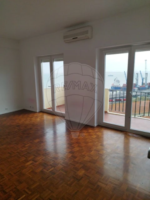 Apartamento T3 para Arrendamento em Penha de França
