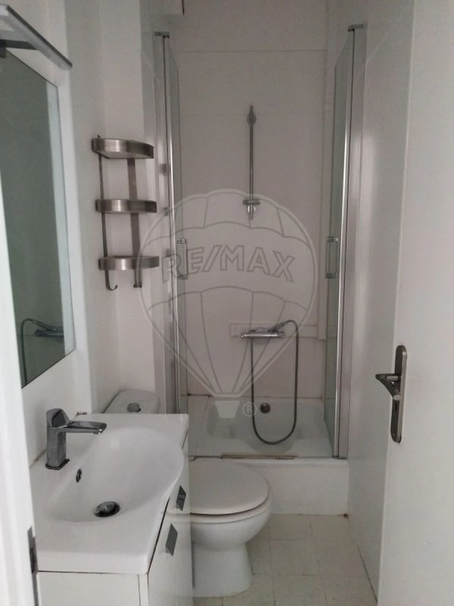 Apartamento T3 para Arrendamento em Penha de França Foto 14