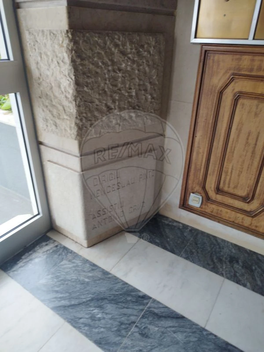 Apartamento T3 para Arrendamento em Penha de França Foto 2