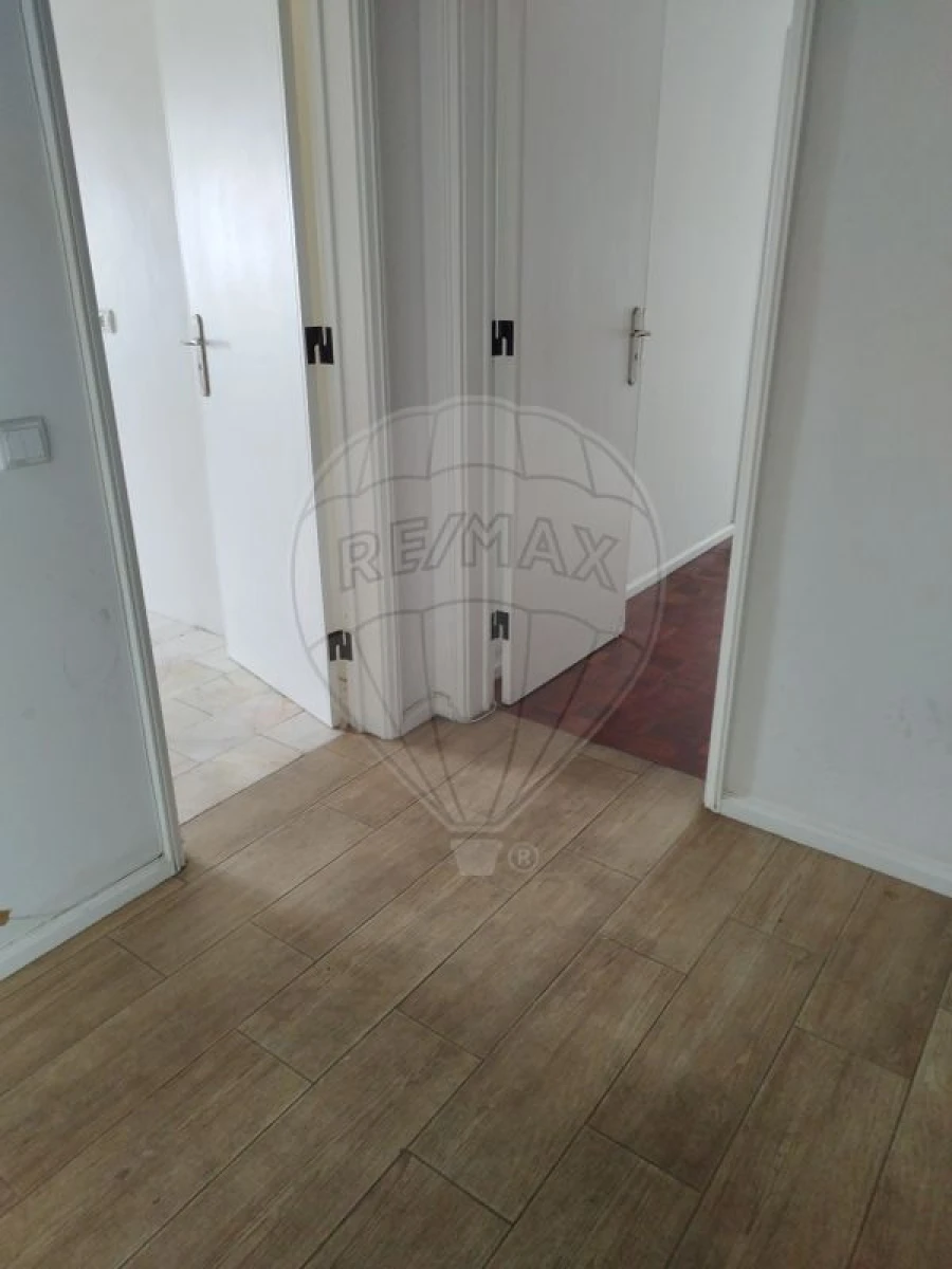 Apartamento T3 para Arrendamento em Penha de França Foto 4