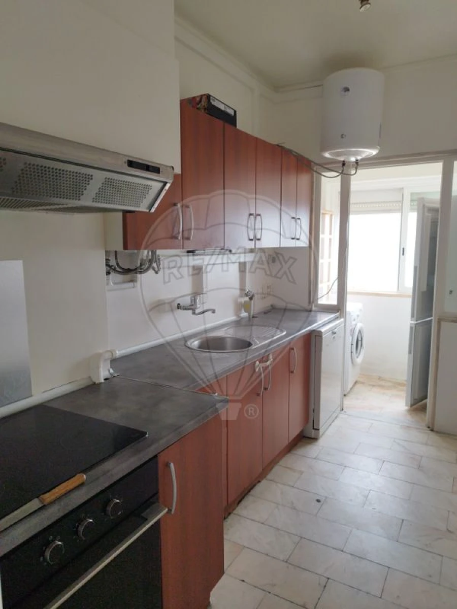 Apartamento T3 para Arrendamento em Penha de França Foto 16
