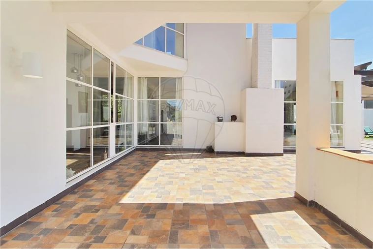 Moradia T4 para Venda em Arcozelo Foto 4