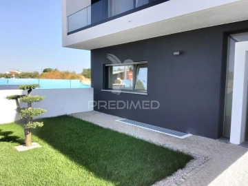 Moradia T4 para Venda em Nossa Sra de Fatima